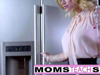 Teenager-Tochter zeigt ihre Blowjob-Fähigkeiten in Moms Threesome-Video