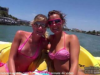フロリダ で の 裸 の 女の子 たち と の 公共 の 裸 感 と 危険な ボート 乗っ たり