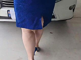 Isteri yang curang dengan punggung besar membayar untuk membaiki kereta dengan blowjob