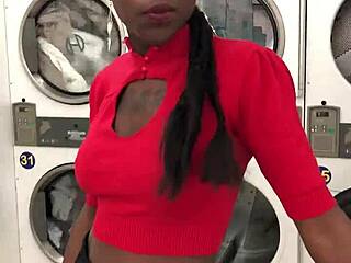 Африканско-американска жена, помолена в пералнята за интензивен анален контакт