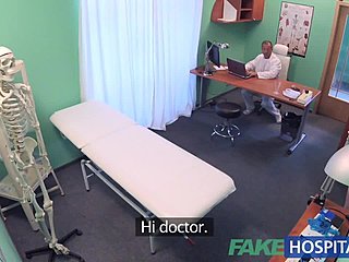 تتمتع السياحة ذات الثديين بالبداخ من طبيبها في هذا الفيديو المتشدد