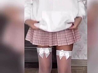 Vintage-Fetischvideo mit den schönen Füßen meiner Schwester