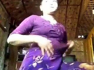 Solo-show van tante met Indiase bhabhi in Mms-video