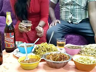 Indická slúžka je v domácom videu šukaná počas jedla