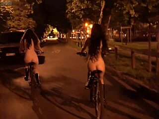 Halka açık çıplaklık: Şehir sokaklarında çıplak bisiklet sürmek - dollscult