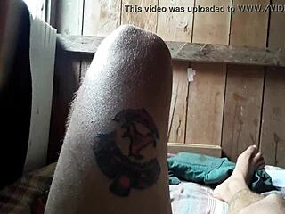 פטיש הומוסקסואלי של סולובויים: סרטון טאבו של נערות שמנשפות את זרועותיהן
