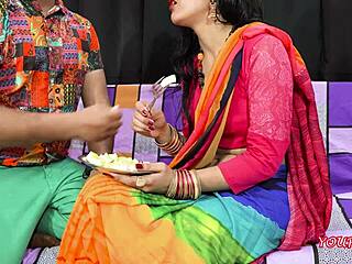 أخ وأخت غير شرعيين من الهند يشاركان في حديث قذر أثناء ممارسة الجنس الشرجي