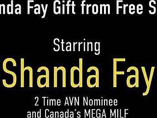 Shanda Fay, uma milf canadense curvilínea, se entrega à masturbação solo com um vibrador