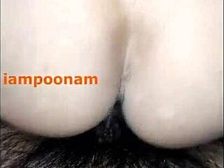 V tem vročem videu seksi desi bhabhi seksa s svojo sosedo