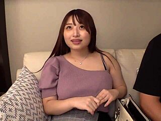 日本人美女ミソノは,大きな胸を吸い、露骨なビデオでクリームピーを吸います