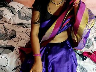 Intialainen äitipuolinen yllättää poikapuolen haistelemassa housuihinsa