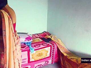 Novomanželka Bhabhi si nechá natáhnout svou skutečnou panenskou pochvu