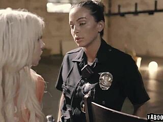Kenzie Reeves bliver kneppet af en lesbisk betjent i en garage