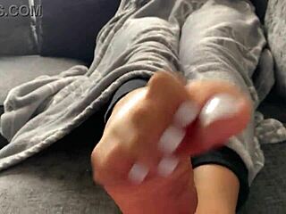 HD video of a jerk off session with a dirty feet fetish