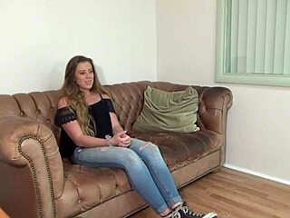 Η νέα έφηβη Tiffany λάμπει στη συνέντευξή της για κάστινγκ