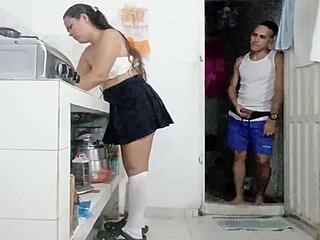Une Latina à gros cul se fait sodomiser par son petit ami riche
