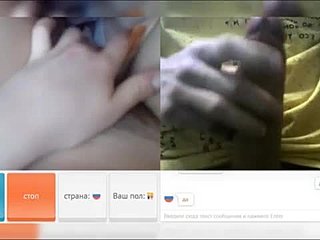Chatroulette Rusia menikmati permainan solo di webcam